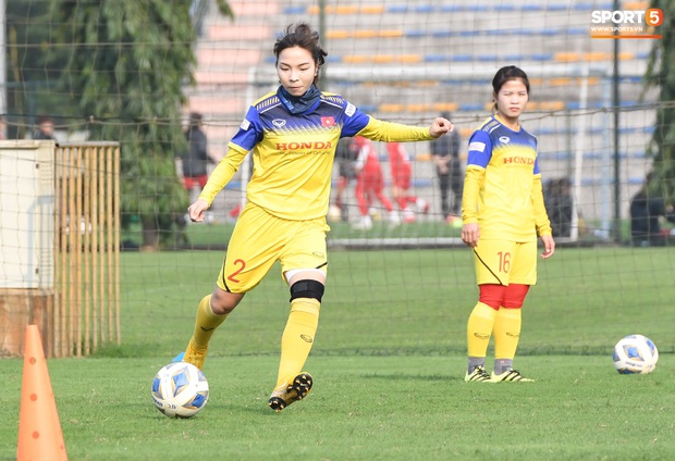 Không có Chương Thị Kiều, HLV Mai Đức Chung chữa cháy: Đưa luôn thủ môn lên đá... hậu vệ - Ảnh 12.