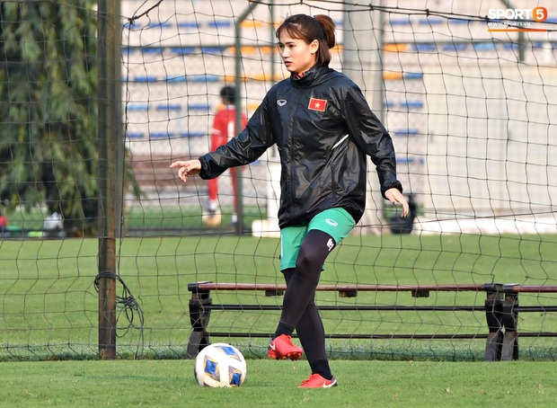 Không có Chương Thị Kiều, HLV Mai Đức Chung chữa cháy: Đưa luôn thủ môn lên đá... hậu vệ - Ảnh 3.