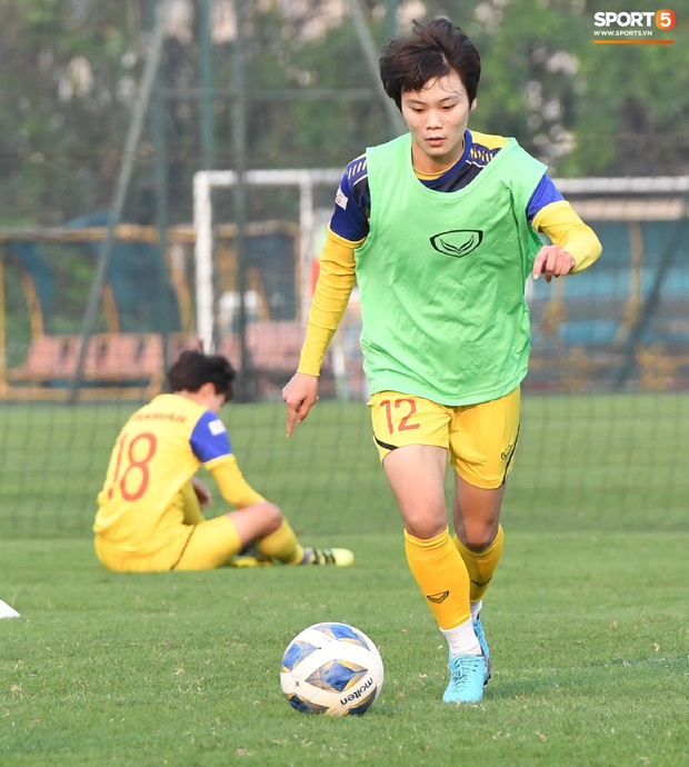 Không có Chương Thị Kiều, HLV Mai Đức Chung chữa cháy: Đưa luôn thủ môn lên đá... hậu vệ - Ảnh 9.
