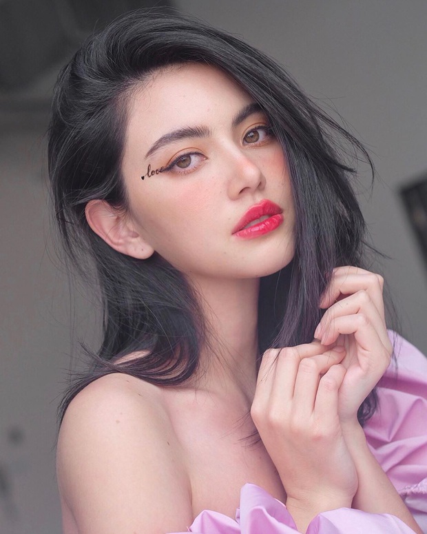 8 kiểu vẽ mắt ấn tượng thần sầu của sao Thái Lan, bạn bắt chước theo thì chỉ có nước là đẹp “bá cháy” - Ảnh 1. 8 kiểu vẽ mắt ấn tượng thần sầu của sao Thái Lan, bạn bắt chước theo thì chỉ có nước là đẹp “bá cháy” - Ảnh 1.