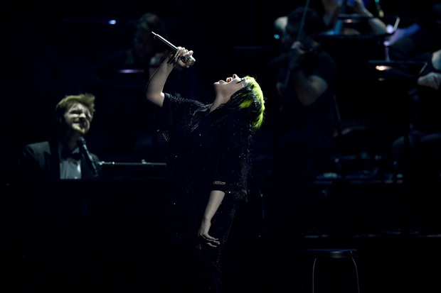 Billie Eilish dằn mặt anti-fan từng chê cô hát live yếu tại BRIT Awards, bật khóc nức nở khi lên nhận giải vì bị ghét bỏ khiến khán giả lo sốt vó! - Ảnh 2. Billie Eilish dằn mặt anti-fan từng chê cô hát live yếu tại BRIT Awards, bật khóc nức nở khi lên nhận giải vì bị ghét bỏ khiến khán giả lo sốt vó! - Ảnh 2.