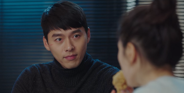 Sạn siêu to ở Crash Landing On You tập 11: Mị lực của Son Ye Jin giúp Hyun Bin lành vết thương sau một đêm? - Ảnh 3. Sạn siêu to ở Crash Landing On You tập 11: Mị lực của Son Ye Jin giúp Hyun Bin lành vết thương sau một đêm? - Ảnh 3.