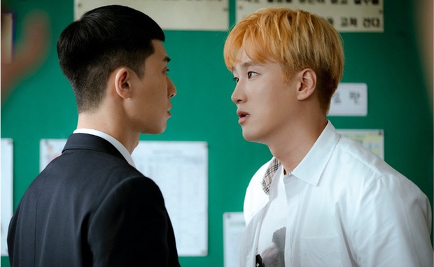 Review Thế Hệ Itaewon: Anh thanh niên Park Seo Joon tẩm quất con quan tơi bời, thông điệp giàu nghèo ai coi cũng thấm - Ảnh 14. Review Thế Hệ Itaewon: Anh thanh niên Park Seo Joon tẩm quất con quan tơi bời, thông điệp giàu nghèo ai coi cũng thấm - Ảnh 14.
