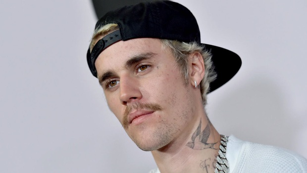 Justin Bieber bỗng lên top Naver vì loạt ảnh dạo phố, khiến báo chí xứ Hàn thốt lên: Có đúng là mới 25 tuổi không? - Ảnh 4. Justin Bieber bỗng lên top Naver vì loạt ảnh dạo phố, khiến báo chí xứ Hàn thốt lên: Có đúng là mới 25 tuổi không? - Ảnh 4.