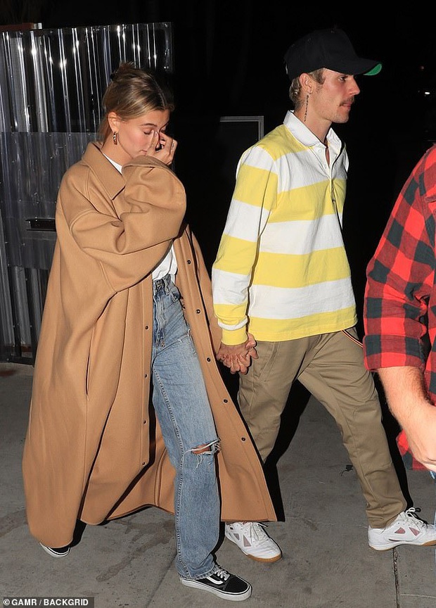 Justin Bieber bỗng lên top Naver vì loạt ảnh dạo phố, khiến báo chí xứ Hàn thốt lên: Có đúng là mới 25 tuổi không? - Ảnh 5. Justin Bieber bỗng lên top Naver vì loạt ảnh dạo phố, khiến báo chí xứ Hàn thốt lên: Có đúng là mới 25 tuổi không? - Ảnh 5.