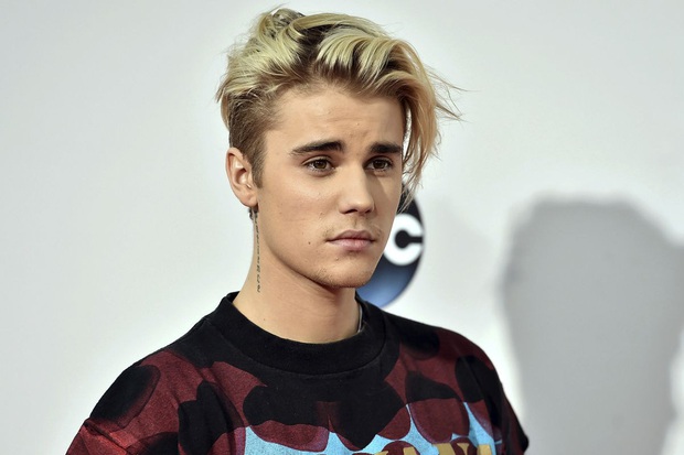 Justin Bieber bỗng lên top Naver vì loạt ảnh dạo phố, khiến báo chí xứ Hàn thốt lên: Có đúng là mới 25 tuổi không? - Ảnh 6. Justin Bieber bỗng lên top Naver vì loạt ảnh dạo phố, khiến báo chí xứ Hàn thốt lên: Có đúng là mới 25 tuổi không? - Ảnh 6.