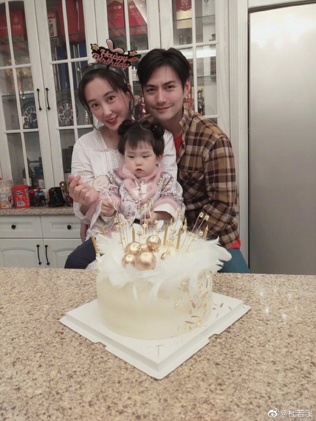 Sao Cbiz giữa đại dịch Corona: Không ai dám ra ngoài, bố Trịnh Sảng câu cá trong nhà, Huỳnh Hiểu Minh làm việc đáng khen - Ảnh 3. Sao Cbiz giữa đại dịch Corona: Không ai dám ra ngoài, bố Trịnh Sảng câu cá trong nhà, Huỳnh Hiểu Minh làm việc đáng khen - Ảnh 3.