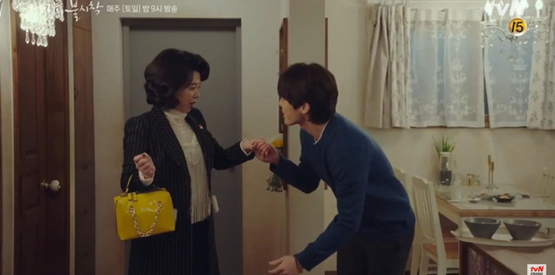 Preview Crash Landing on You tập 13: Nhẫn cưới đã lập lòe trên tay, Hyun Bin còn bị Son Ye Jin chọc ghen lồi mắt? - Ảnh 8. Preview Crash Landing on You tập 13: Nhẫn cưới đã lập lòe trên tay, Hyun Bin còn bị Son Ye Jin chọc ghen lồi mắt? - Ảnh 8.