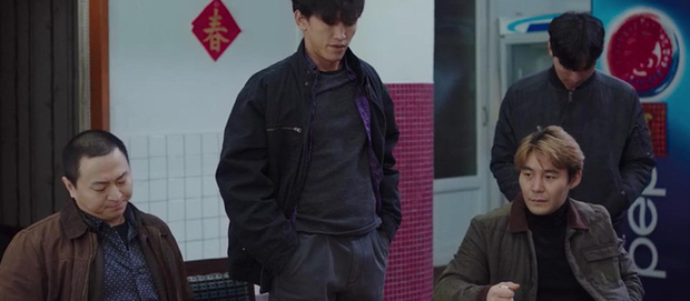 Crash Landing on You tập 12: Son Ye Jin hoá chị đại xã hội đen điều đàn em truy nã kẻ hãm hại Hyun Bin? - Ảnh 1. Crash Landing on You tập 12: Son Ye Jin hoá chị đại xã hội đen điều đàn em truy nã kẻ hãm hại Hyun Bin? - Ảnh 1.