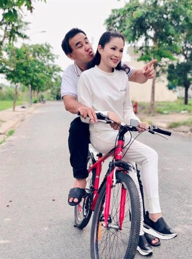 10 cặp vợ chồng Vbiz gắn kết hơn 1 thập kỷ: Chuyện tình Hà Tăng đẹp phim, Hồ Hoài Anh - Hương Giang xa để lại về với nhau - Ảnh 17. 10 cặp vợ chồng Vbiz gắn kết hơn 1 thập kỷ: Chuyện tình Hà Tăng đẹp phim, Hồ Hoài Anh - Hương Giang xa để lại về với nhau - Ảnh 17.