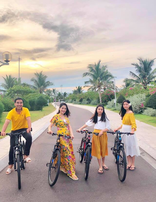 10 cặp vợ chồng Vbiz gắn kết hơn 1 thập kỷ: Chuyện tình Hà Tăng đẹp phim, Hồ Hoài Anh - Hương Giang xa để lại về với nhau - Ảnh 18. 10 cặp vợ chồng Vbiz gắn kết hơn 1 thập kỷ: Chuyện tình Hà Tăng đẹp phim, Hồ Hoài Anh - Hương Giang xa để lại về với nhau - Ảnh 18.