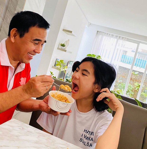 10 cặp vợ chồng Vbiz gắn kết hơn 1 thập kỷ: Chuyện tình Hà Tăng đẹp phim, Hồ Hoài Anh - Hương Giang xa để lại về với nhau - Ảnh 19. 10 cặp vợ chồng Vbiz gắn kết hơn 1 thập kỷ: Chuyện tình Hà Tăng đẹp phim, Hồ Hoài Anh - Hương Giang xa để lại về với nhau - Ảnh 19.