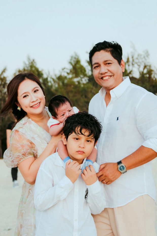 10 cặp vợ chồng Vbiz gắn kết hơn 1 thập kỷ: Chuyện tình Hà Tăng đẹp như phim, Hồ Hoài Anh - Hương Giang xa để lại về với nhau - Ảnh 3. 10 cặp vợ chồng Vbiz gắn kết hơn 1 thập kỷ: Chuyện tình Hà Tăng đẹp như phim, Hồ Hoài Anh - Hương Giang xa để lại về với nhau - Ảnh 3.