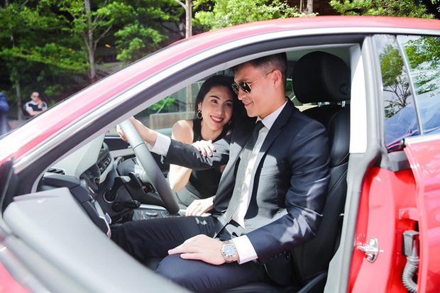 10 cặp vợ chồng Vbiz gắn kết hơn 1 thập kỷ: Chuyện tình Hà Tăng đẹp phim, Hồ Hoài Anh - Hương Giang xa để lại về với nhau - Ảnh 30. 10 cặp vợ chồng Vbiz gắn kết hơn 1 thập kỷ: Chuyện tình Hà Tăng đẹp phim, Hồ Hoài Anh - Hương Giang xa để lại về với nhau - Ảnh 30.