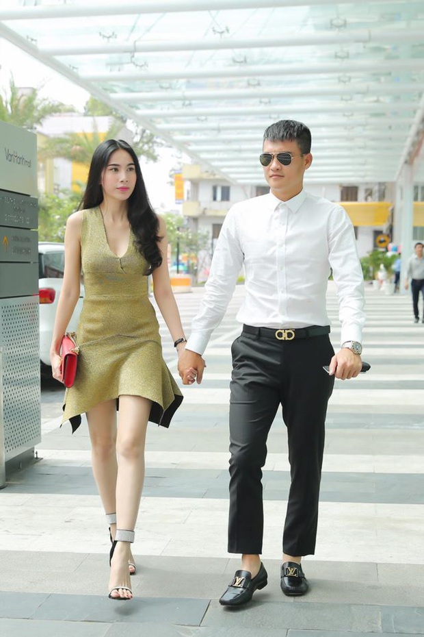 10 cặp vợ chồng Vbiz gắn kết hơn 1 thập kỷ: Chuyện tình Hà Tăng đẹp phim, Hồ Hoài Anh - Hương Giang xa để lại về với nhau - Ảnh 33. 10 cặp vợ chồng Vbiz gắn kết hơn 1 thập kỷ: Chuyện tình Hà Tăng đẹp phim, Hồ Hoài Anh - Hương Giang xa để lại về với nhau - Ảnh 33.