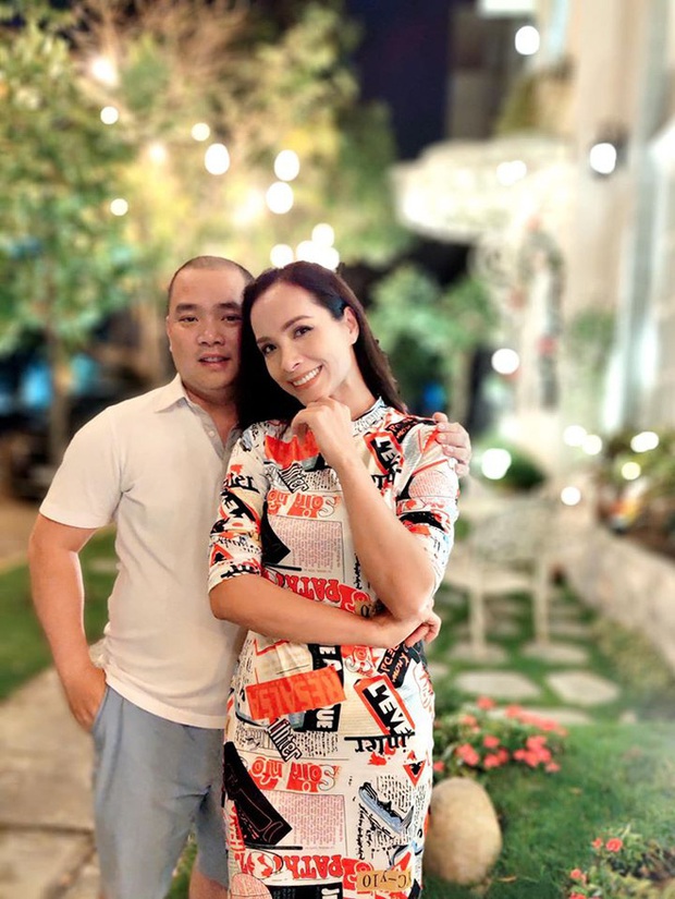 10 cặp vợ chồng Vbiz gắn kết hơn 1 thập kỷ: Chuyện tình Hà Tăng đẹp phim, Hồ Hoài Anh - Hương Giang xa để lại về với nhau - Ảnh 42. 10 cặp vợ chồng Vbiz gắn kết hơn 1 thập kỷ: Chuyện tình Hà Tăng đẹp phim, Hồ Hoài Anh - Hương Giang xa để lại về với nhau - Ảnh 42.