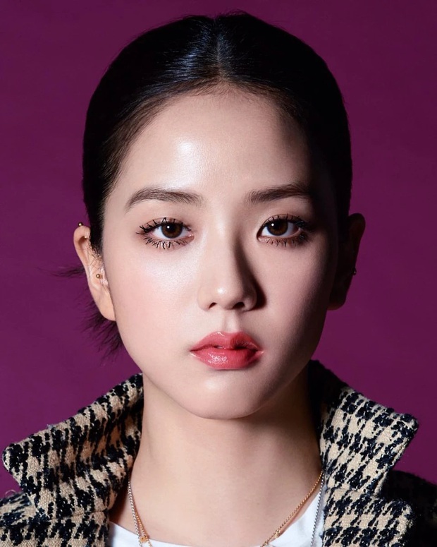 Sau loạt ảnh tạp chí mới này, hãy gọi Jisoo là Hoa hậu Hàn Quốc - Ảnh 3.