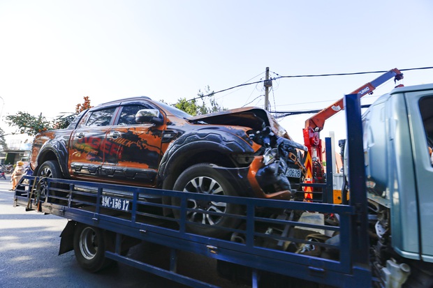 Đà Lạt: Xe bán tải lao nhanh tông mạnh xe 4 chỗ đậu trên vỉa hè làm gãy 1 trụ điện - Ảnh 3. Đà Lạt: Xe bán tải lao nhanh tông mạnh xe 4 chỗ đậu trên vỉa hè làm gãy 1 trụ điện - Ảnh 3.