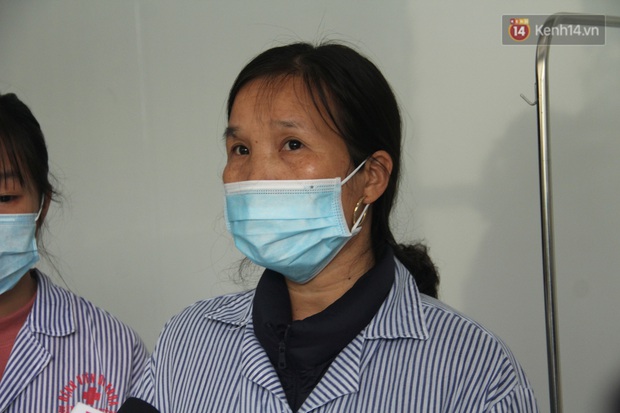 Mẹ và em gái nữ công nhân trở về từ Vũ Hán được xuất viện sau 15 ngày điều trị COVID-19: Thấy bảo mọi người nói con ghê quá, tôi chỉ biết động viên gia đình cố gắng vượt lên - Ảnh 3. Mẹ và em gái nữ công nhân trở về từ Vũ Hán được xuất viện sau 15 ngày điều trị COVID-19: Thấy bảo mọi người nói con ghê quá, tôi chỉ biết động viên gia đình cố gắng vượt lên - Ảnh 3.