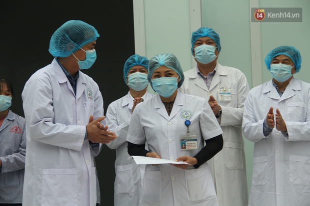 Mẹ và em gái nữ công nhân trở về từ Vũ Hán được xuất viện sau 15 ngày điều trị COVID-19: Thấy bảo mọi người nói con ghê quá, tôi chỉ biết động viên gia đình cố gắng vượt lên - Ảnh 5. Mẹ và em gái nữ công nhân trở về từ Vũ Hán được xuất viện sau 15 ngày điều trị COVID-19: Thấy bảo mọi người nói con ghê quá, tôi chỉ biết động viên gia đình cố gắng vượt lên - Ảnh 5.
