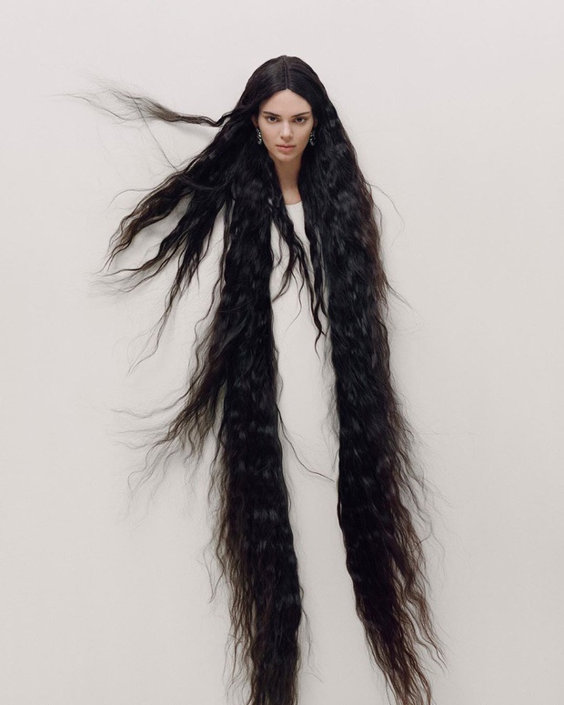 Vừa tái hợp với sao bóng rổ, Kendall Jenner dính nghi án nâng ngực: Tung luôn loạt ảnh nude hở bạo vòng 1 cho fan tìm kiếm câu trả lời - Ảnh 9. Vừa tái hợp với sao bóng rổ, Kendall Jenner dính nghi án nâng ngực: Tung luôn loạt ảnh nude hở bạo vòng 1 cho fan tìm kiếm câu trả lời - Ảnh 9.