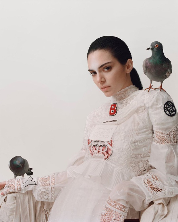 Vừa tái hợp với sao bóng rổ, Kendall Jenner dính nghi án nâng ngực: Tung luôn loạt ảnh nude hở bạo vòng 1 cho fan tìm kiếm câu trả lời - Ảnh 12. Vừa tái hợp với sao bóng rổ, Kendall Jenner dính nghi án nâng ngực: Tung luôn loạt ảnh nude hở bạo vòng 1 cho fan tìm kiếm câu trả lời - Ảnh 12.