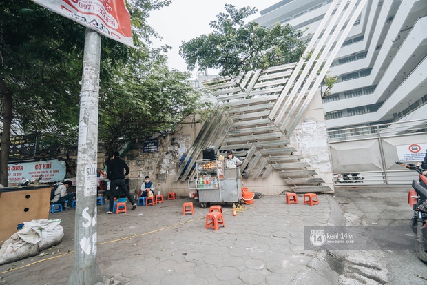 Tâm tư các bà, các chị bán hàng trước cổng trường: Bao giờ tụi học sinh, sinh viên đi học lại? Nhớ chúng nó lắm, chả ai mua hàng nữa! - Ảnh 21.