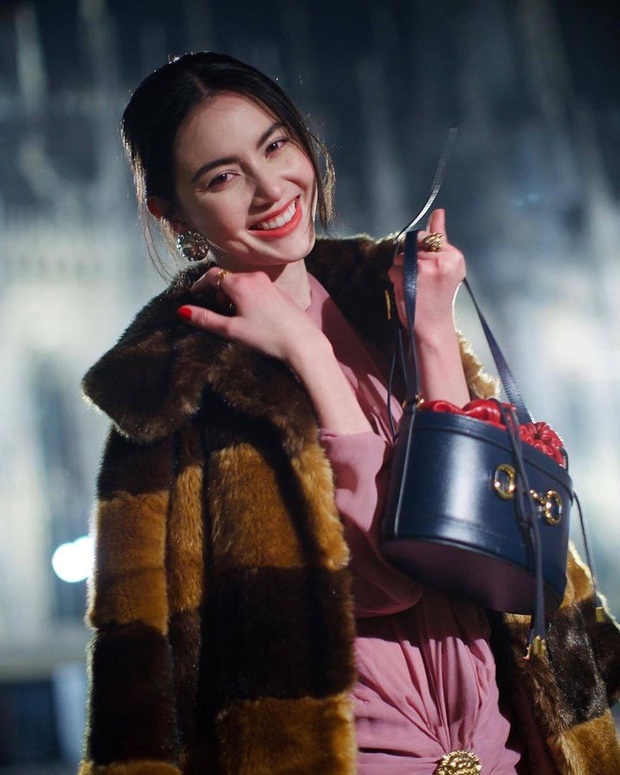 Diện cùng một bộ đầm bánh bèo, Park Min Young tự dìm dáng không thương tiếc, ma nữ Thái Davika lại sang chảnh bất ngờ - Ảnh 2. Diện cùng một bộ đầm bánh bèo, Park Min Young tự dìm dáng không thương tiếc, ma nữ Thái Davika lại sang chảnh bất ngờ - Ảnh 2.