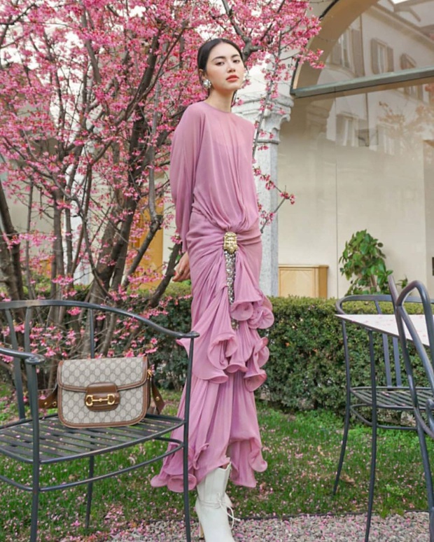 Diện cùng một bộ đầm bánh bèo, Park Min Young tự dìm dáng không thương tiếc, ma nữ Thái Davika lại sang chảnh bất ngờ - Ảnh 3. Diện cùng một bộ đầm bánh bèo, Park Min Young tự dìm dáng không thương tiếc, ma nữ Thái Davika lại sang chảnh bất ngờ - Ảnh 3.
