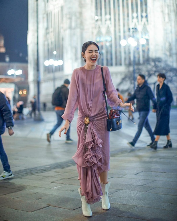 Diện cùng một bộ đầm bánh bèo, Park Min Young tự dìm dáng không thương tiếc, ma nữ Thái Davika lại sang chảnh bất ngờ - Ảnh 4. Diện cùng một bộ đầm bánh bèo, Park Min Young tự dìm dáng không thương tiếc, ma nữ Thái Davika lại sang chảnh bất ngờ - Ảnh 4.