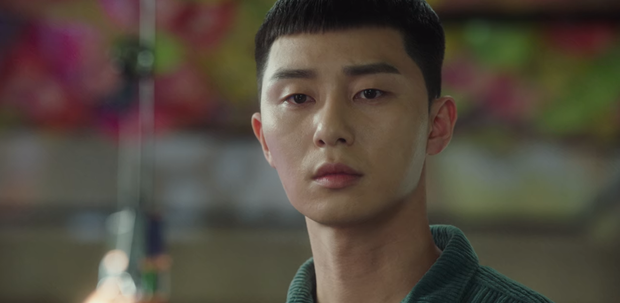 Hết lợi dụng đụng chạm Park Seo Joon, điên nữ Tầng Lớp Itaewon tuyên bố xử sạch kẻ nào dám sờ tới crush ở tập 7 - Ảnh 2.