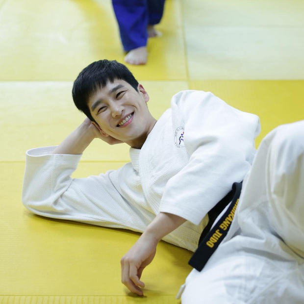 Ác nam Tầng lớp Itaewon: Người mẫu body hot 1000 độ, thân với Song Joong Ki và chuyện thầm crush Song Hye Kyo - Ảnh 22. Ác nam Tầng lớp Itaewon: Người mẫu body hot 1000 độ, thân với Song Joong Ki và chuyện thầm crush Song Hye Kyo - Ảnh 22.