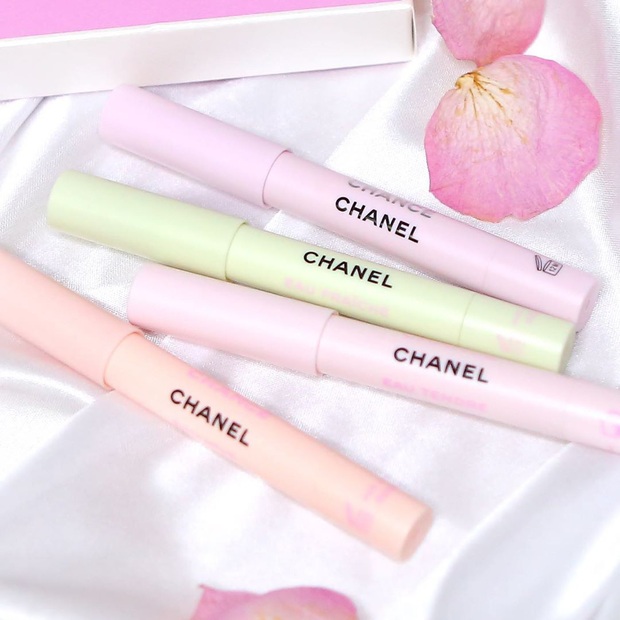 Giới beauty blogger lại phát cuồng vì nước hoa bút chì của Chanel, đẹp gì mà mê mẩn từ trong ra ngoài - Ảnh 11.