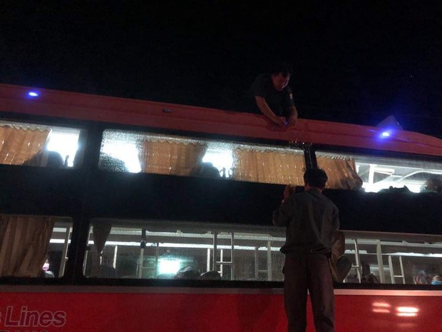 Khách hoảng loạn vì cả chục xe giường nằm bị ném đá trong đêm - Ảnh 5.