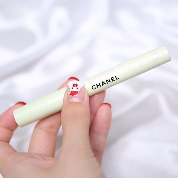 Giới beauty blogger lại phát cuồng vì nước hoa bút chì của Chanel, đẹp gì mà mê mẩn từ trong ra ngoài - Ảnh 10.