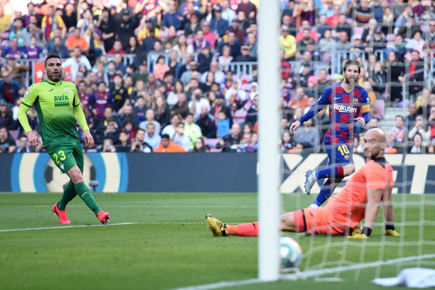 Sau mạch tịt ngòi dài nhất suốt 6 năm qua, Messi bùng nổ với 4 bàn thắng để đạt cột mốc vô tiền khoáng hậu trong lịch sử bóng đá thế giới - Ảnh 4.
