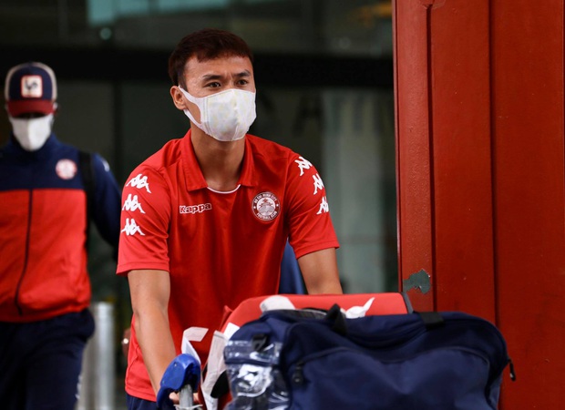 Vượt qua sợ hãi virus corona, Công Phượng nai nịt kín mít đến Singapore tìm chiến thắng đầu tiên ở châu lục - Ảnh 7.