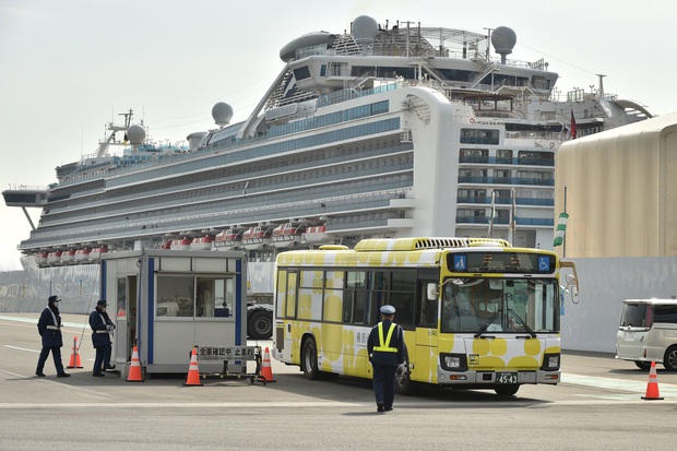 Nữ hành khách Nhật dương tính với virus corona sau khi rời du thuyền Diamond Princess, 23 người khác chưa được xét nghiệm kĩ - Ảnh 2.