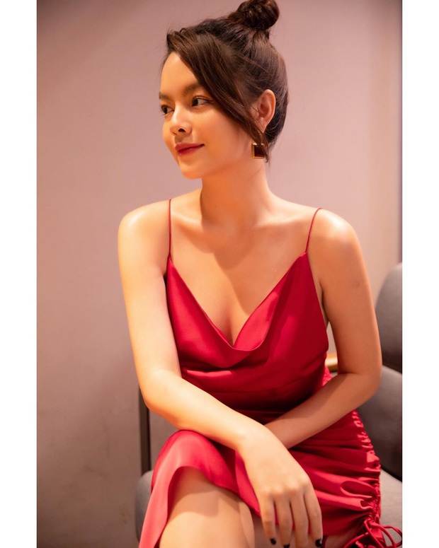 Tự nhiên đã có của nả nhưng Phạm Quỳnh Anh vẫn nhờ đến tuyệt kỹ để vòng 1 thêm sexy - Ảnh 1.