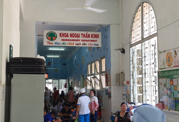 Tình hình hiện tại của bé 6 tuổi bị anh trai bắn súng hơi trúng lưng, liệt cả 2 chân đang điều trị tại BV Nhi đồng 2 - Ảnh 1. Tình hình hiện tại của bé 6 tuổi bị anh trai bắn súng hơi trúng lưng, liệt cả 2 chân đang điều trị tại BV Nhi đồng 2 - Ảnh 1.