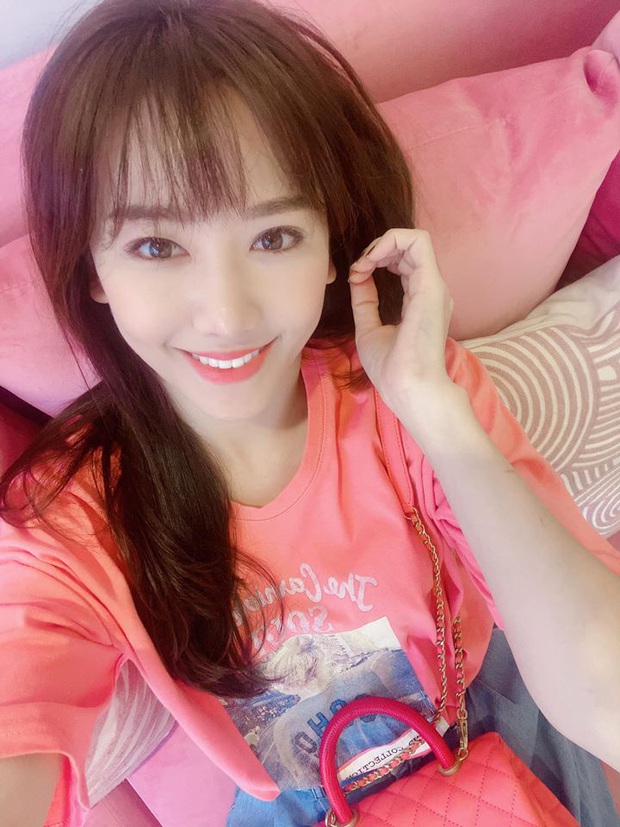 Hơn 30 tuổi, lần đầu tiên Hari Won chơi lớn đến mức này: Nhuộm hẳn tóc tím ombre chất nhất quả đất luôn - Ảnh 2.