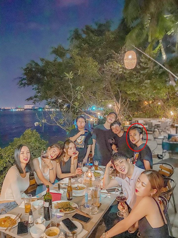 Bằng chứng cho thấy em trai Khả Ngân sớm trở thành cực phẩm showbiz? Góc nghiêng thần thánh, mũi đắt giá hơn cả ngàn vàng - Ảnh 2.