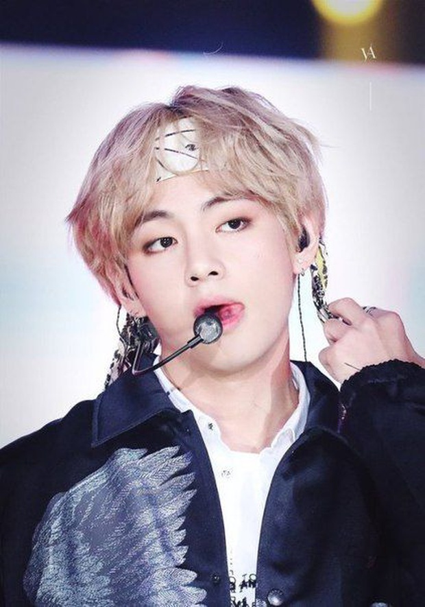 Không phải Jungkook hay Jimin, V mới là thành viên BTS được netizen gọi là idol hoàn hảo: từ visual, khả năng trình diễn tới sáng tác đều cân trọn - Ảnh 4. Không phải Jungkook hay Jimin, V mới là thành viên BTS được netizen gọi là idol hoàn hảo: từ visual, khả năng trình diễn tới sáng tác đều cân trọn - Ảnh 4.