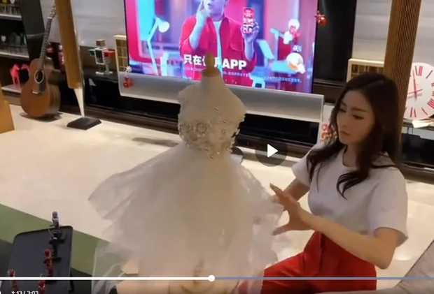 Ở nhà quay vlog, Trương Thiên Ái vô tình lộ loạt bằng chứng hẹn hò với mỹ nam đã có bạn gái của Tại Sao Boss Muốn Cưới Tôi - Ảnh 7.