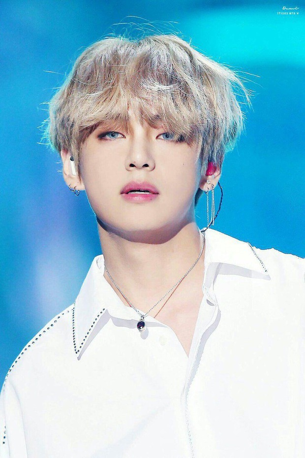 Không phải Jungkook hay Jimin, V mới là thành viên BTS được netizen gọi là idol hoàn hảo: từ visual, khả năng trình diễn tới sáng tác đều cân trọn - Ảnh 3. Không phải Jungkook hay Jimin, V mới là thành viên BTS được netizen gọi là idol hoàn hảo: từ visual, khả năng trình diễn tới sáng tác đều cân trọn - Ảnh 3.