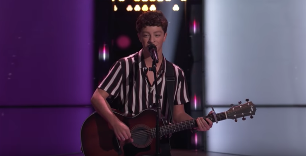 The Voice US: Blake Shelton đưa một chú cún cực yêu ra đối đầu với Nick Jonas - Ảnh 2.