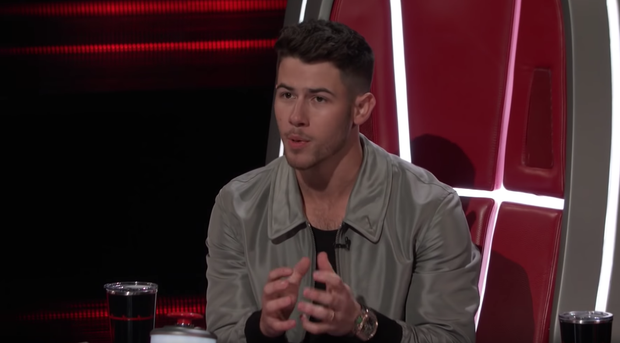 The Voice US: Blake Shelton đưa một chú cún cực yêu ra đối đầu với Nick Jonas - Ảnh 3.
