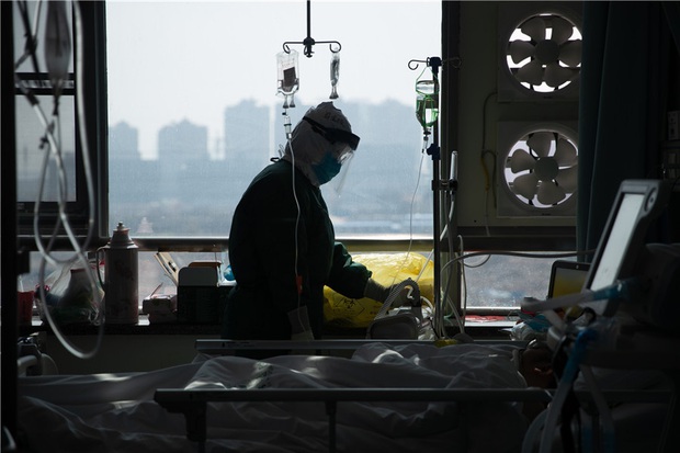 Nhật ký xúc động của nữ y tá Vũ Hán từng cận kề cái chết vì nhiễm virus corona khi phải chăm sóc lượng bệnh nhân quá lớn - Ảnh 2.