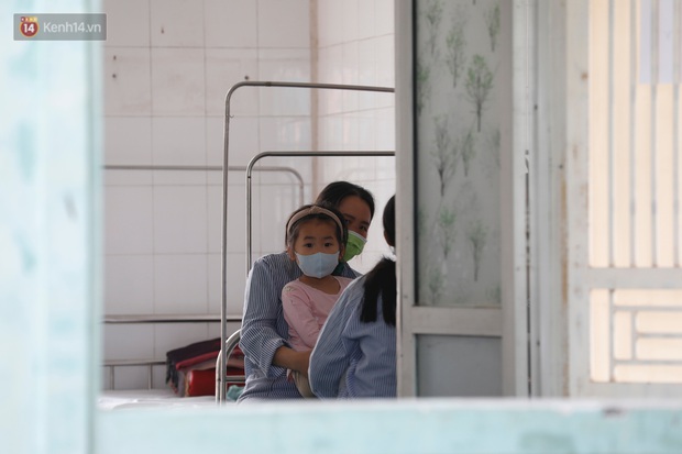 Các chiến sĩ nơi tâm dịch Vĩnh Phúc: Đi tắm, tháo nhẫn cưới ra mới nhớ sắp tới là kỷ niệm 10 năm ngày cưới - Ảnh 13. Các chiến sĩ nơi tâm dịch Vĩnh Phúc: Đi tắm, tháo nhẫn cưới ra mới nhớ sắp tới là kỷ niệm 10 năm ngày cưới - Ảnh 13.