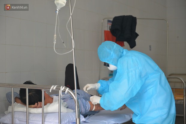Các chiến sĩ nơi tâm dịch Vĩnh Phúc: Đi tắm, tháo nhẫn cưới ra mới nhớ sắp tới là kỷ niệm 10 năm ngày cưới - Ảnh 5. Các chiến sĩ nơi tâm dịch Vĩnh Phúc: Đi tắm, tháo nhẫn cưới ra mới nhớ sắp tới là kỷ niệm 10 năm ngày cưới - Ảnh 5.